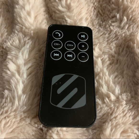 Scosche Bluetooth FM transmitter - Picture 4 of 4